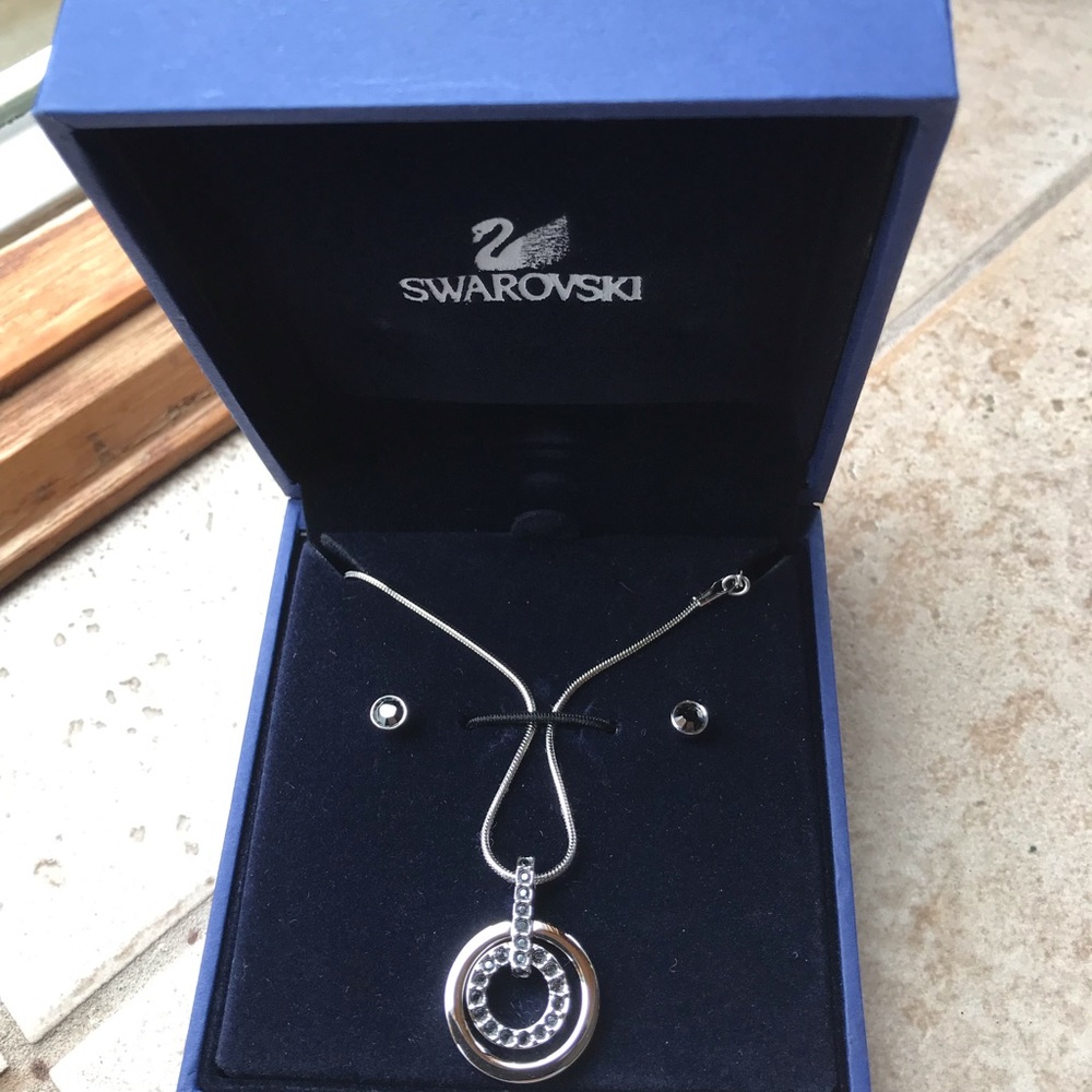 Swarovski Silver Crystal Circle Pendant Necklace - Picture 3 of 4